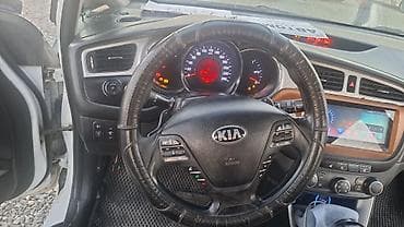 Kia Ceed: 2014 г., 1.6 л, Автомат, Бензин, Хэтчбэк — 4