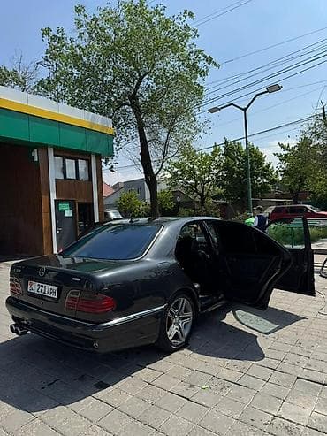 бид е2: Mercedes-Benz E-Class: 2002 г., 3.2 л, Автомат, Бензин, Седан — 1