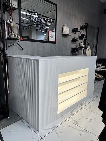 Ресепшн/кассовая стойка для магазина - Современный дизайн: строгие