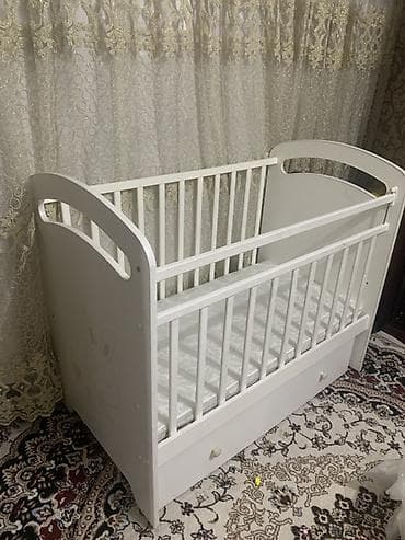 Детская кроватка с маятниковым механизмом (поперечный кач) и выдвижным