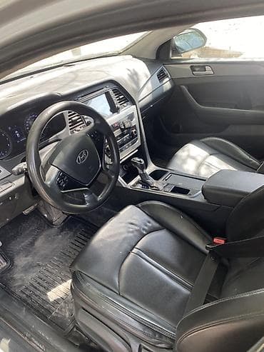 Продажа авто: Седан бизнес‑класса серебристого цвета. Кузов и экстерьер: - 4 двери — 5