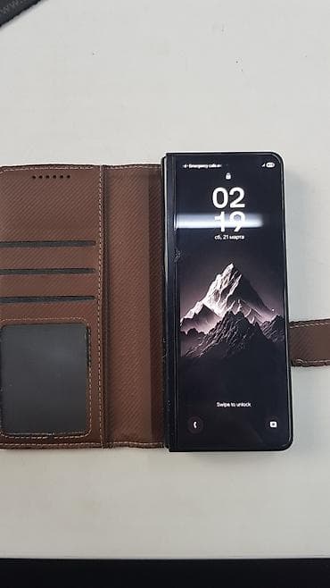 samsung flip: Samsung Galaxy S22 Plus — 1