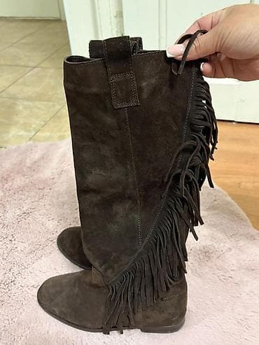 Замшевые женские сапоги с бахромой от ELLE - Материал: натуральная at lalafo.kg Замшевые женские сапоги с бахромой от ELLE - Материал: натуральная