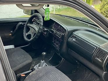 kia bongo3: Volkswagen Vento: 1997 г., 1.6 л, Ручные, Бензин, Седан — 9