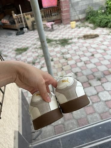 Личные вещи: Кроссовки (модель в ретро‑стиле) Надевала два раза, размер не подошел — 4