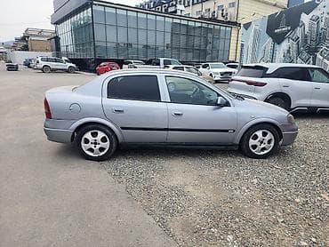 toyota echo: Opel Astra: 2004 г., Седан — 4