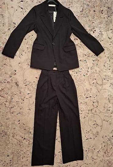 томирис: Костюм тройка в идеальном состоянии 44 размера. Надевала только один — 6