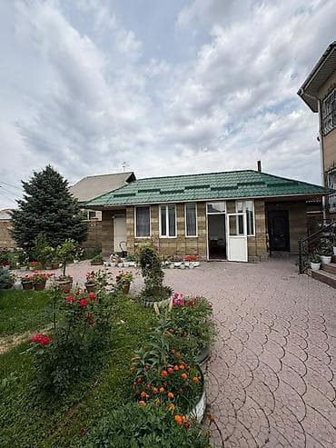 Недвижимость: Дом 373кв 
Участок 12 соток — 3