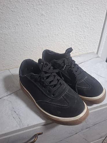 Кроссовки повседневные, черные - Универсальный дизайн: классические