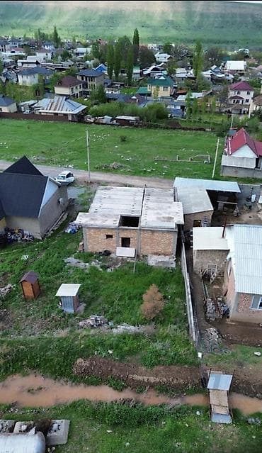 Продаётся недостроенный одноэтажный кирпичный дом с плоской крышей из