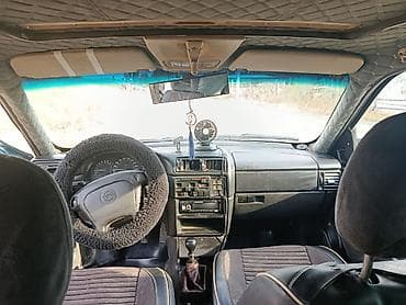 Транспорт: Opel Vectra: 1995 г., 1.6 л, Механика, Бензин, Седан — 4