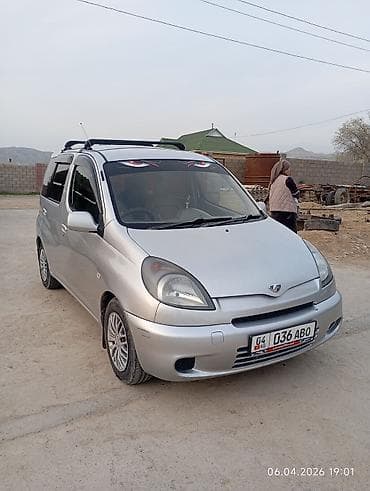 Toyota Funcargo: 2002 г., 1.5 л, Автомат, Бензин, Минивэн