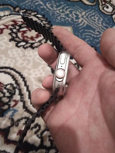 Башка акылдуу сааттар: Смарт‑часы с прямоугольным корпусом и черным рельефным ремешком — 2