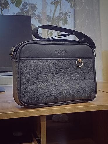 обмен одежды: Две мужские сумки через плечо. 1) Сумка COACH, темно‑синяя/черная: - — 2