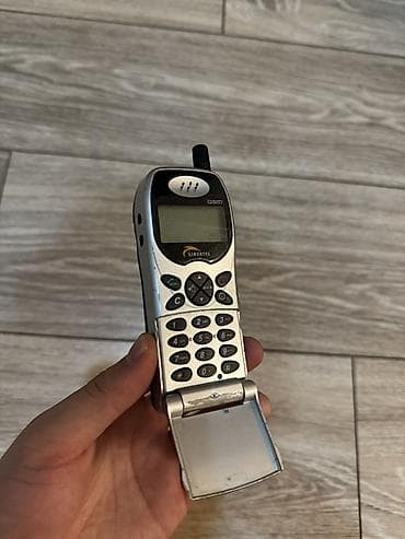 Раритетный мобильный телефон Libertel GSM (раскладушка крышка клавы)