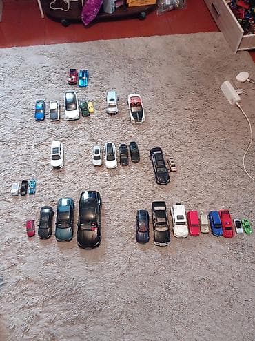 фишки для нарды: Коллекция игрушечных машинок — набор из разнообразных моделей и — 1