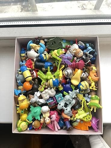 принцессы: Большая коробка мини-фигурок и игрушек из киндер-сюрпризов/коллекций — 1