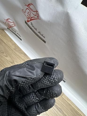 Детали салона: Заглушка Шифт лок на кулису передач. На Toyota Camry 55 кузов — 1