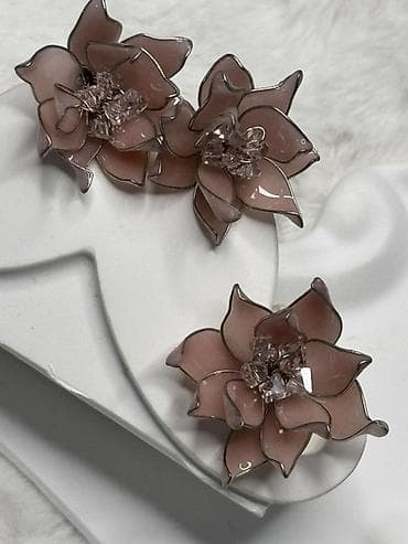 бутоньерка: Авторские цветочные украшения - Ручная работа: лепестки из — 9