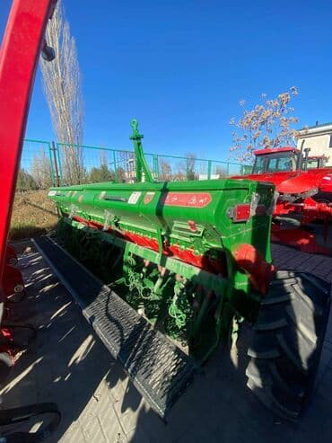 Техника для сельского хозяйства. Находится в селе Новопокровка