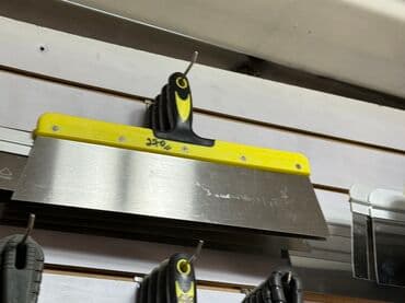 продаю шповник: Шпатель для выравнивания поверхностей с широким лезвием из нержавеющей — 1