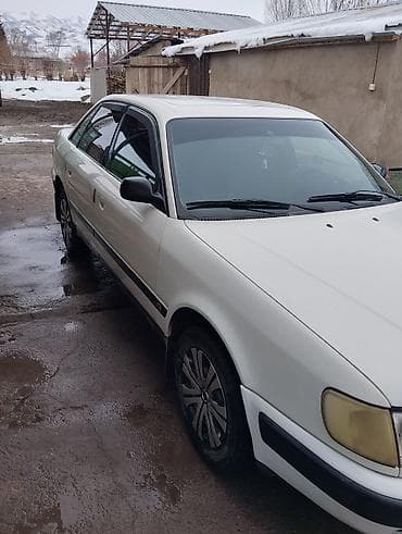 Белый седан, классический кузов. Основные особенности: - 4 двери