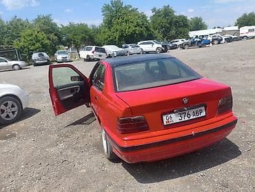 mercedes c300: BMW 3 series: 1993 г., 1.6 л — 4