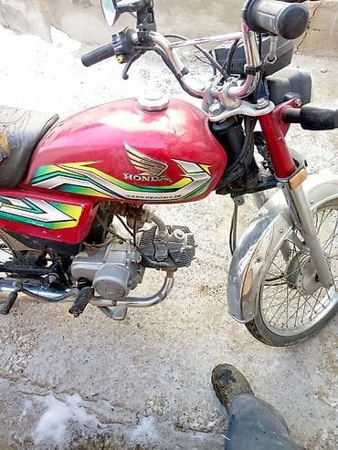 фикс в аренду: Мотоцикл Honda CD/CG 70 (ориентировочно 70 см³) - Двигатель — 1