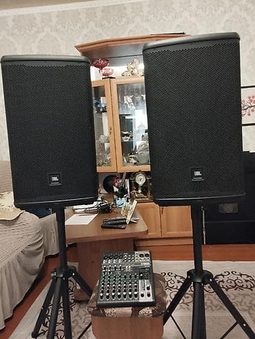 Продаю новый комплект аппаратуры: активные колонки JBL eon712-ek и