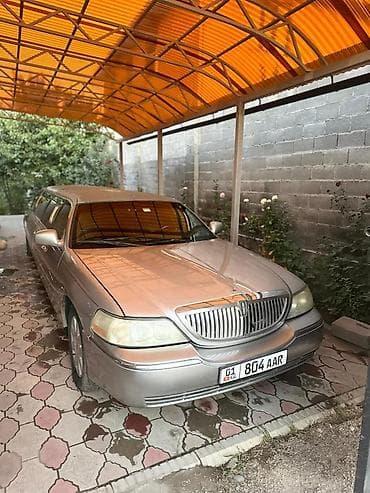 хай лимузин: Лимузин Lincoln Town Car Stretch, серебристый цвет. Ключевые — 1
