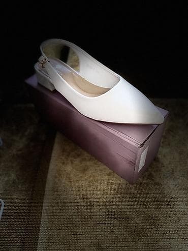 Белые женские туфли-сланги (slingback) с острым мыском.📢📢📢срочноо