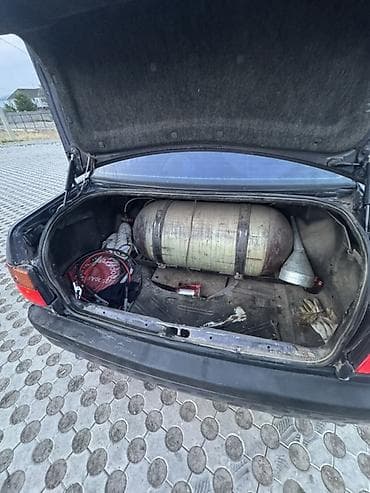 Volkswagen Vento: 1996 г., 1.8 л, Механика, Газ, Седан — 5
