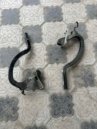 к7: Петля багажника на Киа К7 2016-18 — 1