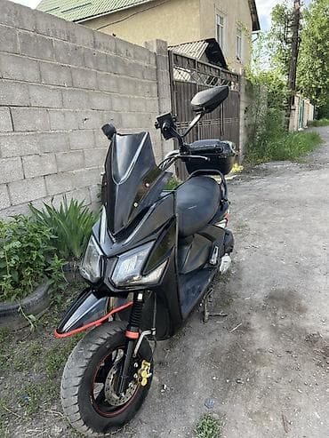 Скутеры: Скутер 50–150 см³ (визуально класс «спорт»), черный. Особенности и — 5