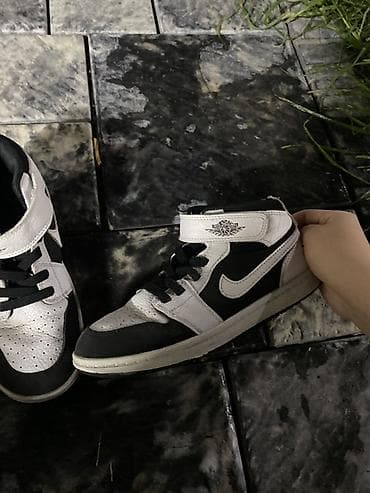 кроссовки для баскетбола: Кроссовки Nike Air Jordan 1 Mid (детские/подростковые) - Тип — 2
