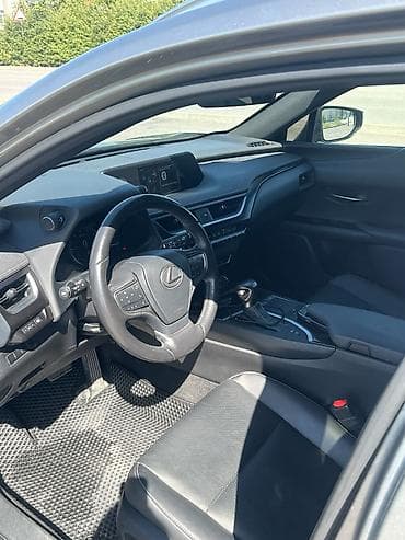 Продажа авто: Lexus UX: 2019 г., 2 л, Вариатор, Гибрид, Кроссовер — 6