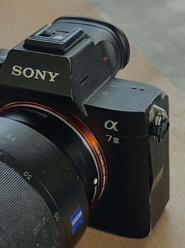 камера видио: Полнокадровая беззеркальная камера Sony α7 III с объективом Zeiss — 4