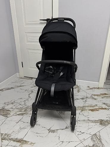 Коляска-прогулочная Cybex (черная) в очень хорошем состоянии,супер