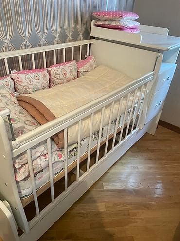 Продаю кровать трансформер 3в 1 состояние хорошее есть нижняя полка