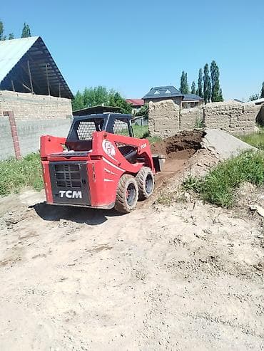 мини екскватор: Услуги мини-погрузчика TCM (skid steer) - Маневренный мини-погрузчик — 1