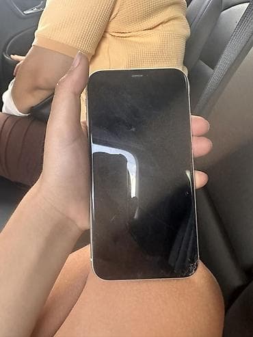 телефоны с триггерами: IPhone 11, белый цвет. Основные характеристики: - Экран 6.1" Liquid — 2