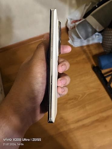 Realme GT5 Pro, Б/у, 256 ГБ, цвет - Бежевый, 2 SIM — 2