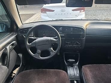 капот голф 4: Volkswagen Vento: 1993 г., 1.8 л, Автомат, Бензин, Седан — 8