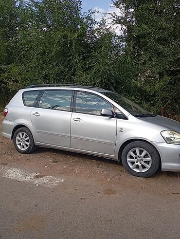 Toyota Avensis Verso: 2004 г., 2 л, Механика, Дизель, Минивэн — 2