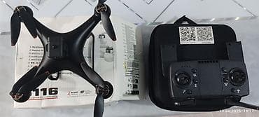 белая сумочка: Квадрокоптер черного цвета с двумя камерами. Верхняя камера — 3