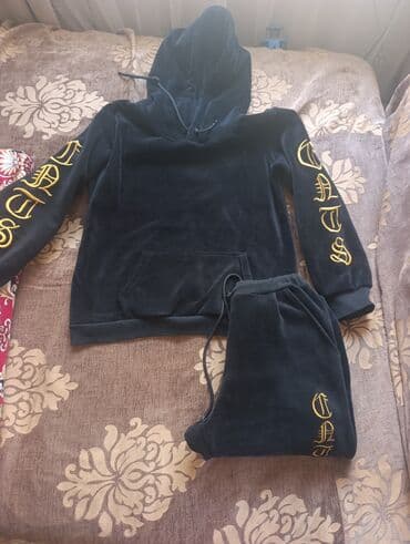 бомбер оригинал: За все 800 сом.состтояние качество отличное.женское пальто/куртка 46 — 8