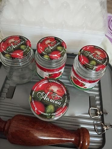 отдам даром вещи: Отдам даром, но очень срочно! Контейнеры для яиц пластиковые; баночки — 2