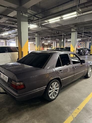 Mercedes-Benz 220: 1994 г., 2.2 л, Механика, Бензин, Седан — 4