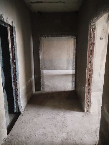 квартира в районе ошского рынка: 2 бөлмө, 91 кв. м, Элитка, 11 кабат, ПСО (өзү оңдоп түзөтүп бүтүү үчүн) — 18