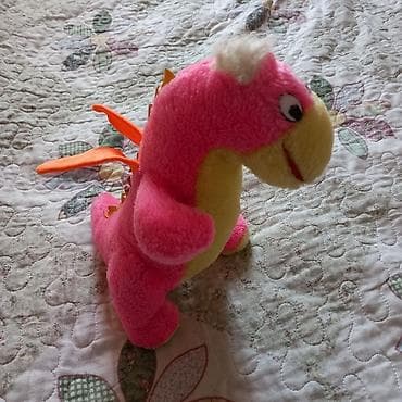 Продаю игрушку дракончик

пишите ватсап